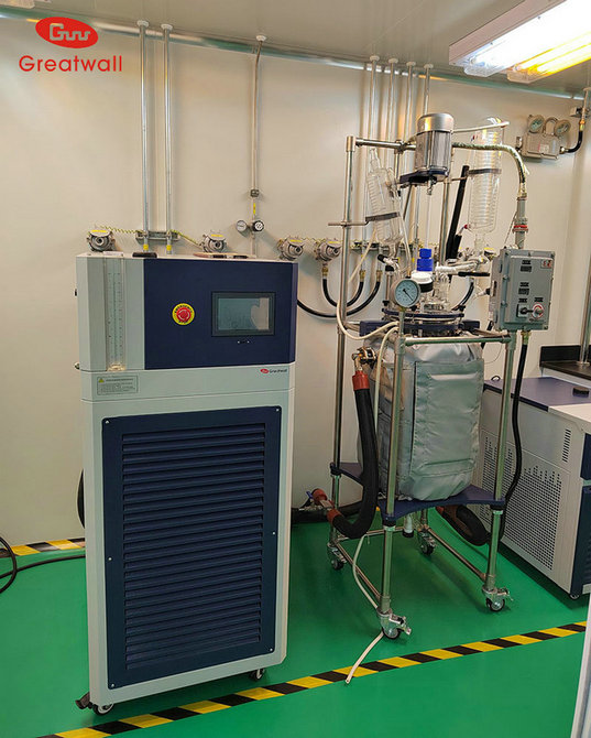 高低溫一體機(jī)內(nèi)有空氣怎么處理？